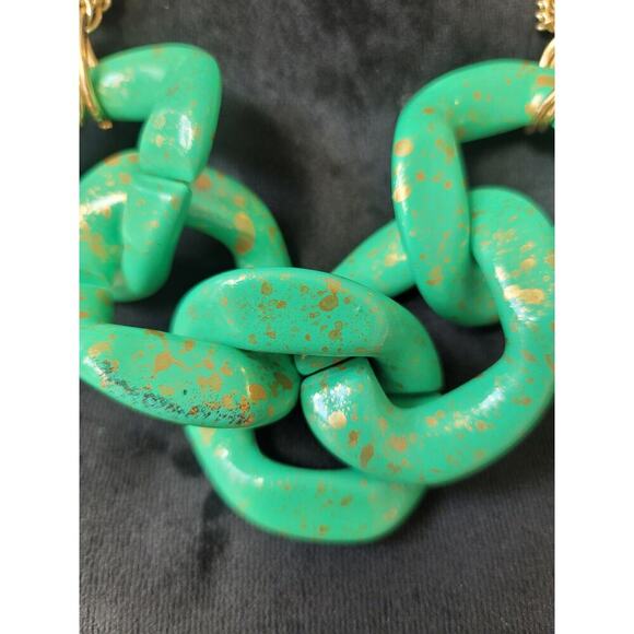 Women's Chunky Green Resin Chain Necklace With Gold Lobster Clasp Lock - Picture 3 of 7